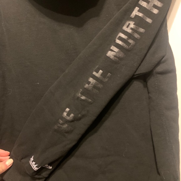 Mitchell & Ness Raptors Hoodie - Picture 3 of 6